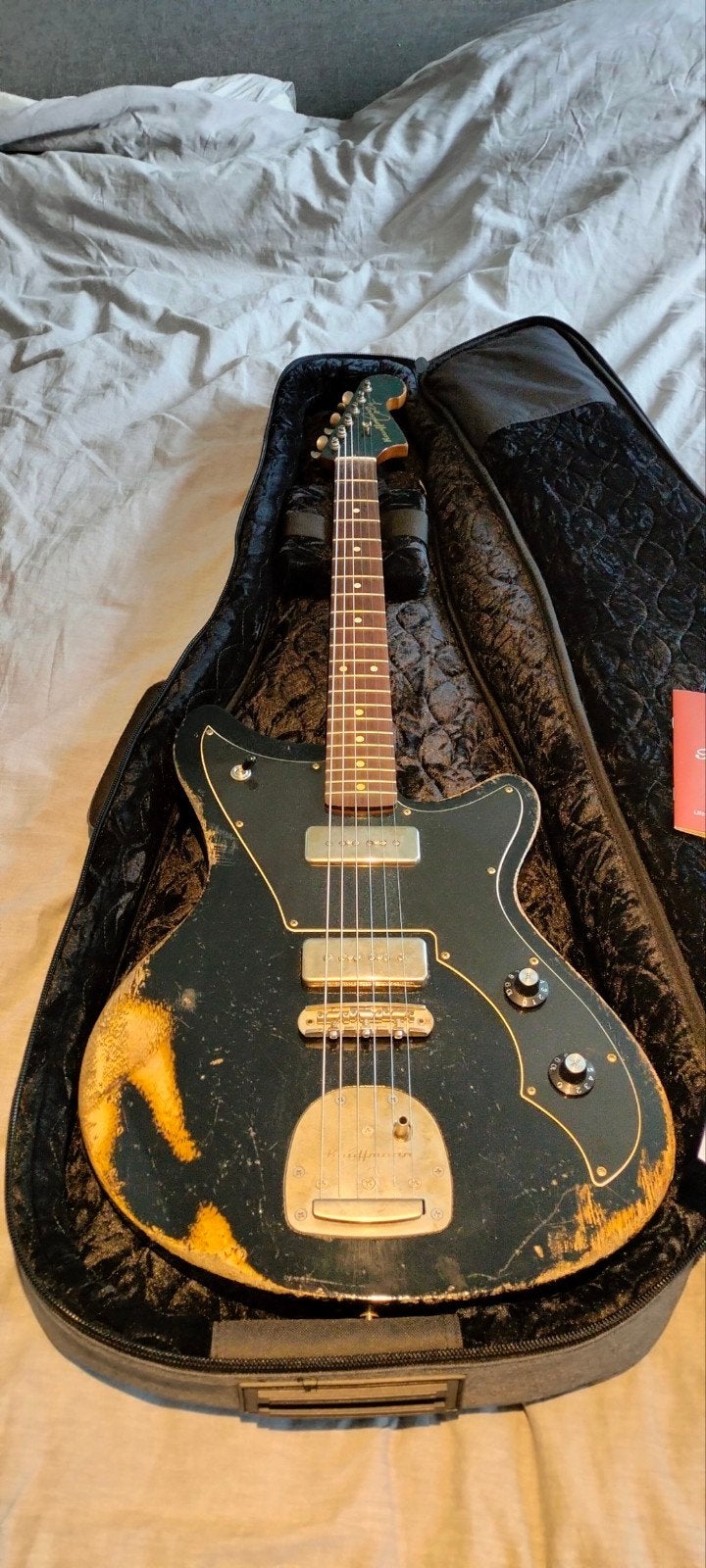 Een gloednieuwe Kauffmann Cozy JM Bull Black Relic, Muziek en Instrumenten, Ophalen, Nieuw, Solid body, Overige merken