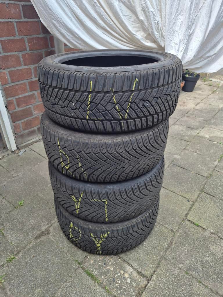4 stuks 225/45R17 winterbanden (2x continental en 2x Fulda), Gebruikt, 17 inch, Band(en), Personenwagen