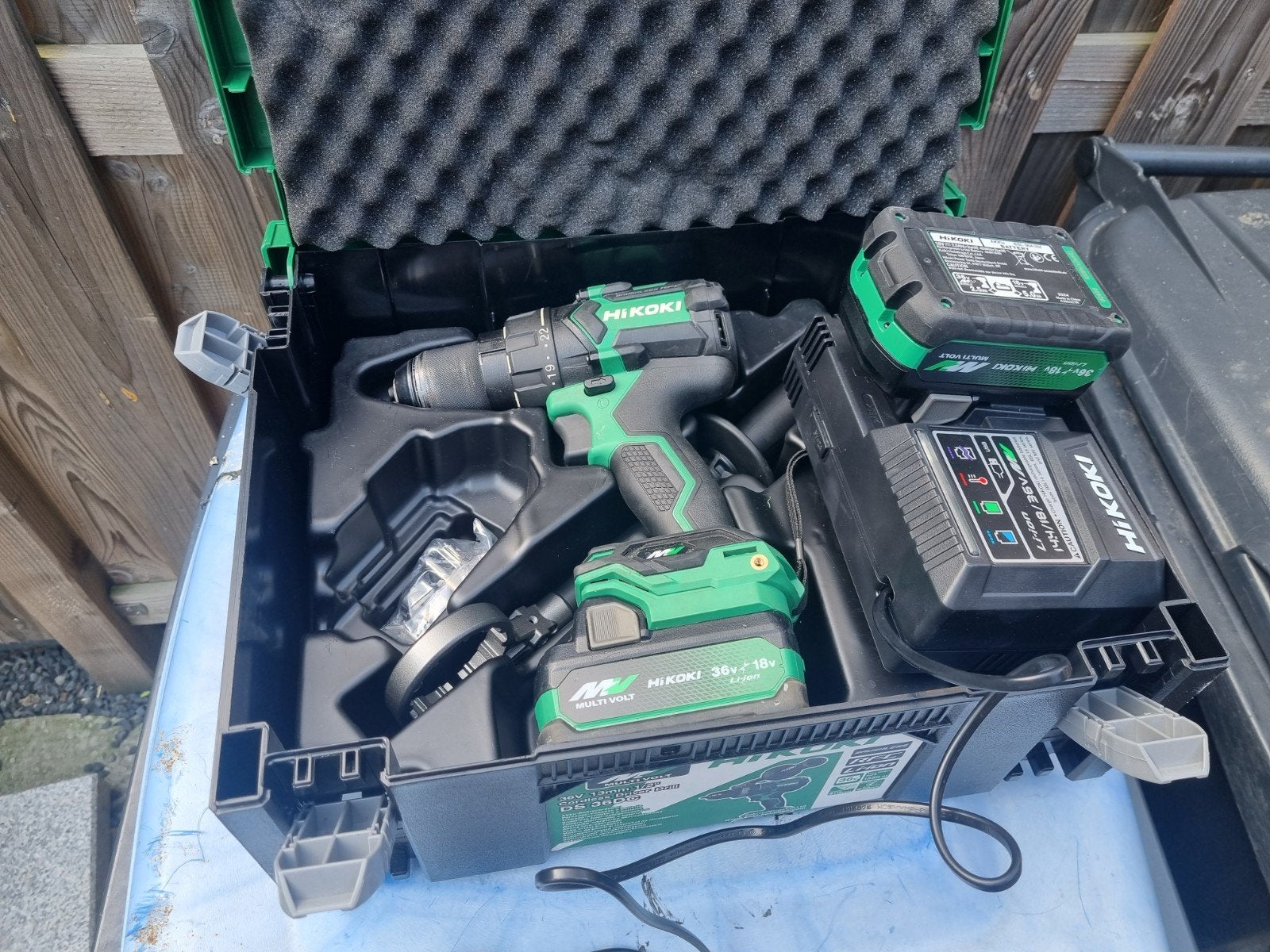 HiKOKI Accu Boor-/Schroefmachine 36V 2 accu's en een lader, Ophalen, 600 watt of meer, Variabele snelheid, Zo goed als nieuw