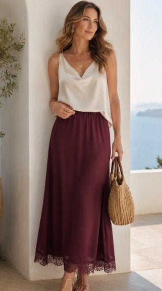 maxi lange satijnen rok kanten rand bordeaux rood 36 - 40, Kleding | Dames, Maat 38/40 (M), Ophalen of Verzenden, Zo goed als nieuw
