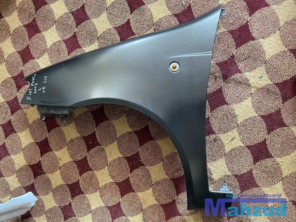 Fiat Punto 188 linker voor scherm zijscherm zwart, Gebruikt, Voor, Stellantis Europe S.p.A., Ophalen of Verzenden