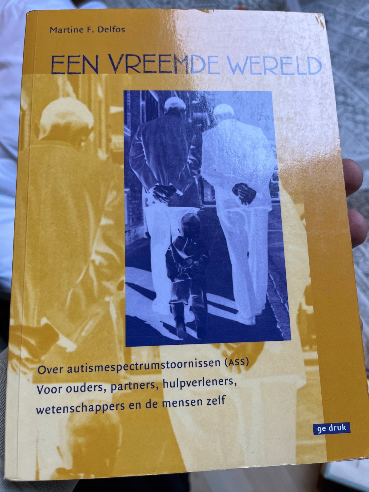 Een Vreemde Wereld - Autisme Spectrum Stoornissen, Ophalen of Verzenden, Gelezen