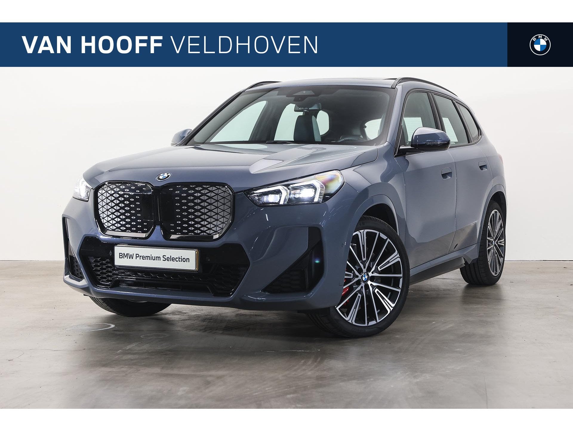 BMW iX1 eDrive20 M Sport / Panoramadak / Sportstoelen / Comf, Gebruikt, 750 kg, Met garantie (alle), 24 min