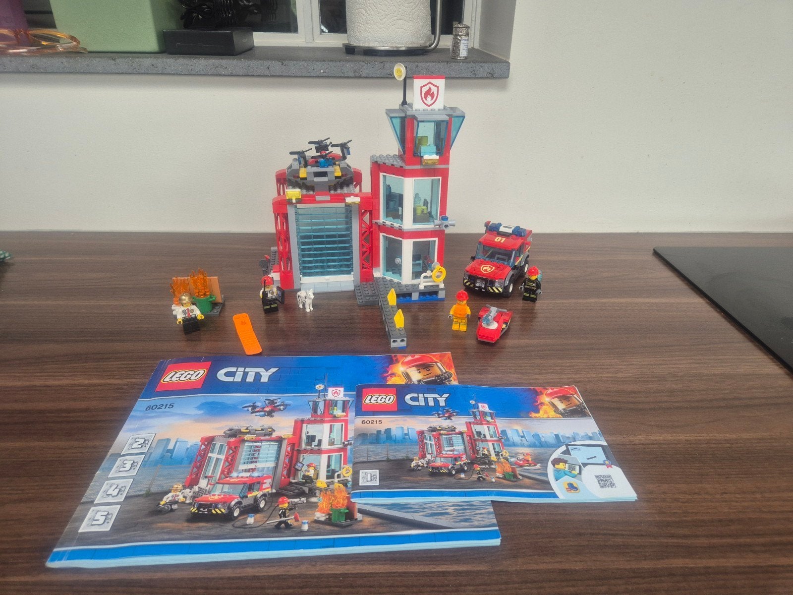 LEGO City Brandweerkazerne + bransweerauto - 60215, Kinderen en Baby's, Speelgoed | Duplo en Lego, City, Lego, Ophalen of Verzenden