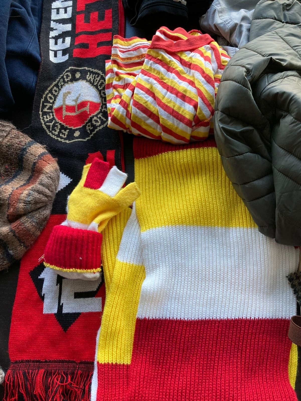 Oeteldonk Carnaval scarf, gloves and XXL striped shirt, Ophalen, Zo goed als nieuw, Maat 46/48 (XL) of groter, Carnaval