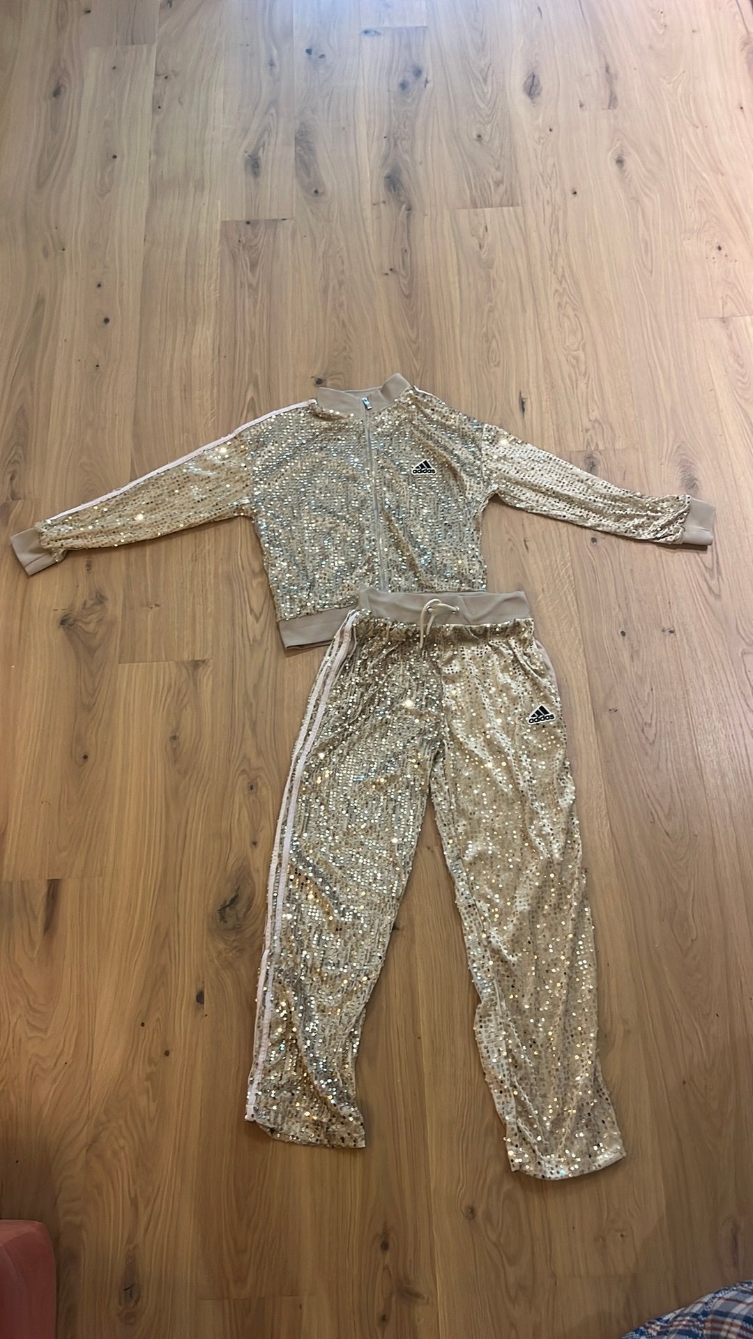 Limited edition trainingspak - Adidas - Glitter - Pailletten, Ophalen of Verzenden, Zo goed als nieuw, Maat 42/44 (L), Goud