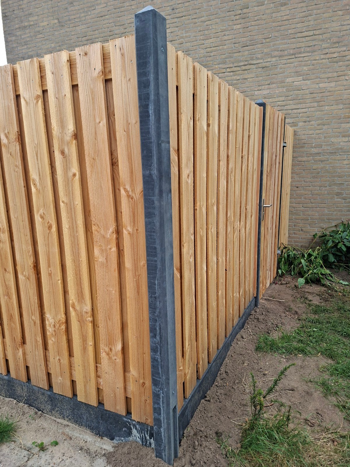 Gratis: Betonnen schuttingpaal - Duurzaam en stevig. 1 Paal, Ophalen, Overige materialen, Minder dan 3 meter, Nieuw