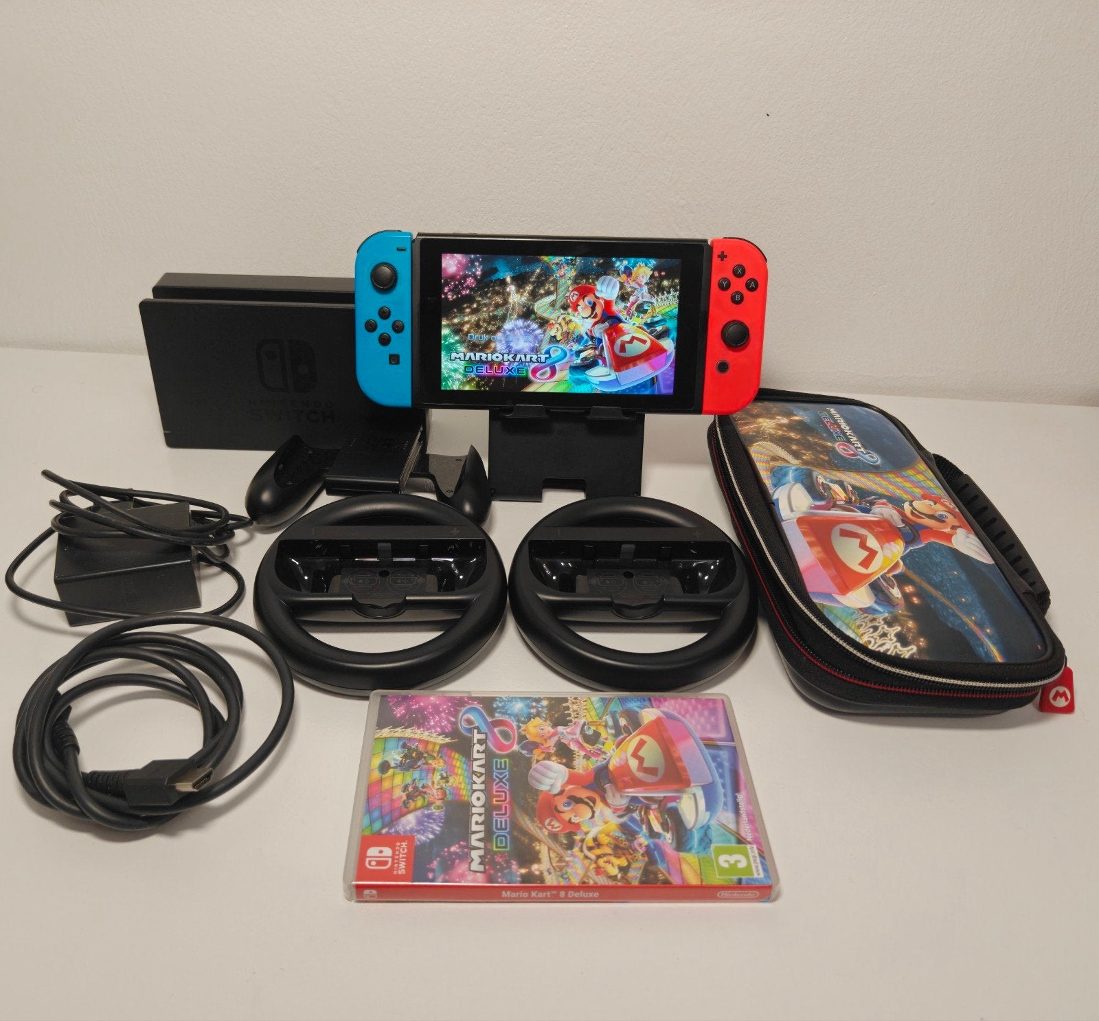 Nintendo Switch V2 met Mario Kart 8 Deluxe, Spelcomputers en Games, Racen en Vliegen, Ophalen of Verzenden, Nvt, Nvt