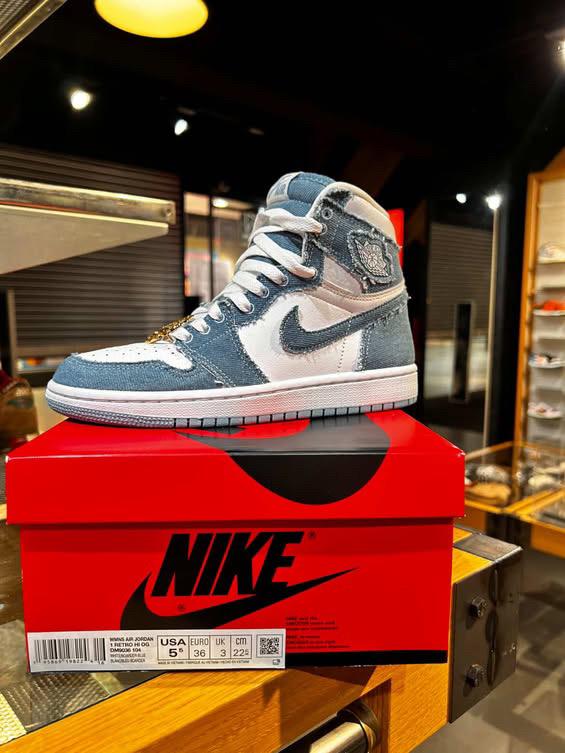 Nike Air Jordan 1 Retro High OG Denim (GS), Ophalen of Verzenden, Zo goed als nieuw