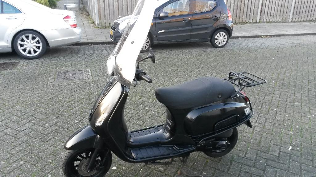 vespa btc riva 2022, geel kenteken, inruil mogelijk, Overige modellen, Ophalen of Verzenden, Zo goed als nieuw, Benzine