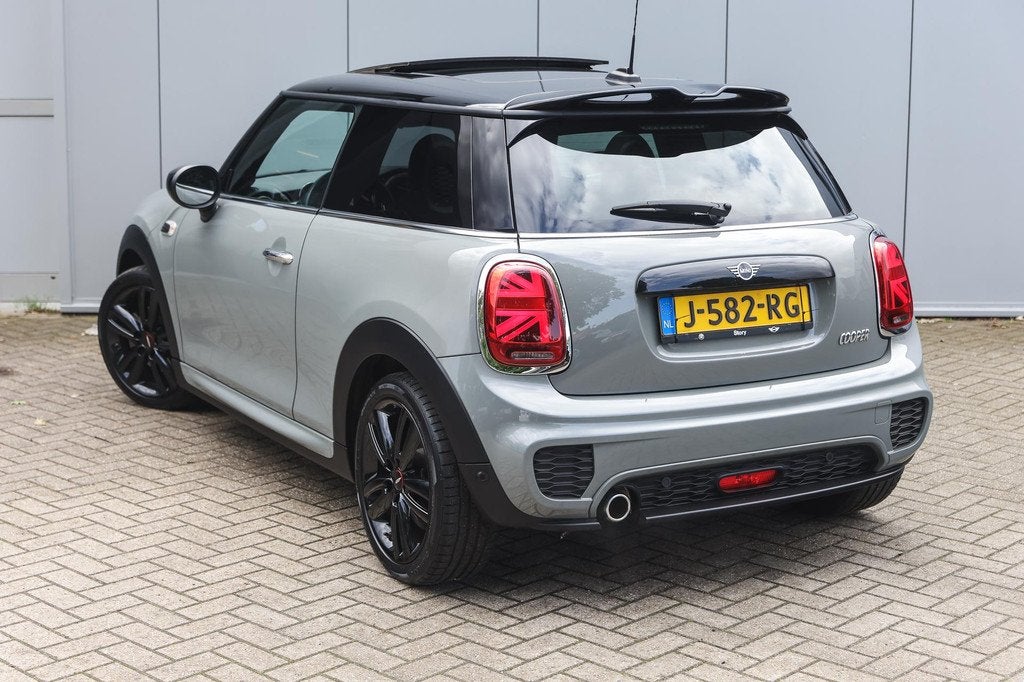MINI Hatchback Cooper JCW Automaat / Panoramadak / JCW Sport, Gebruikt, Parkeersensor, Met garantie (alle), 4 stoelen