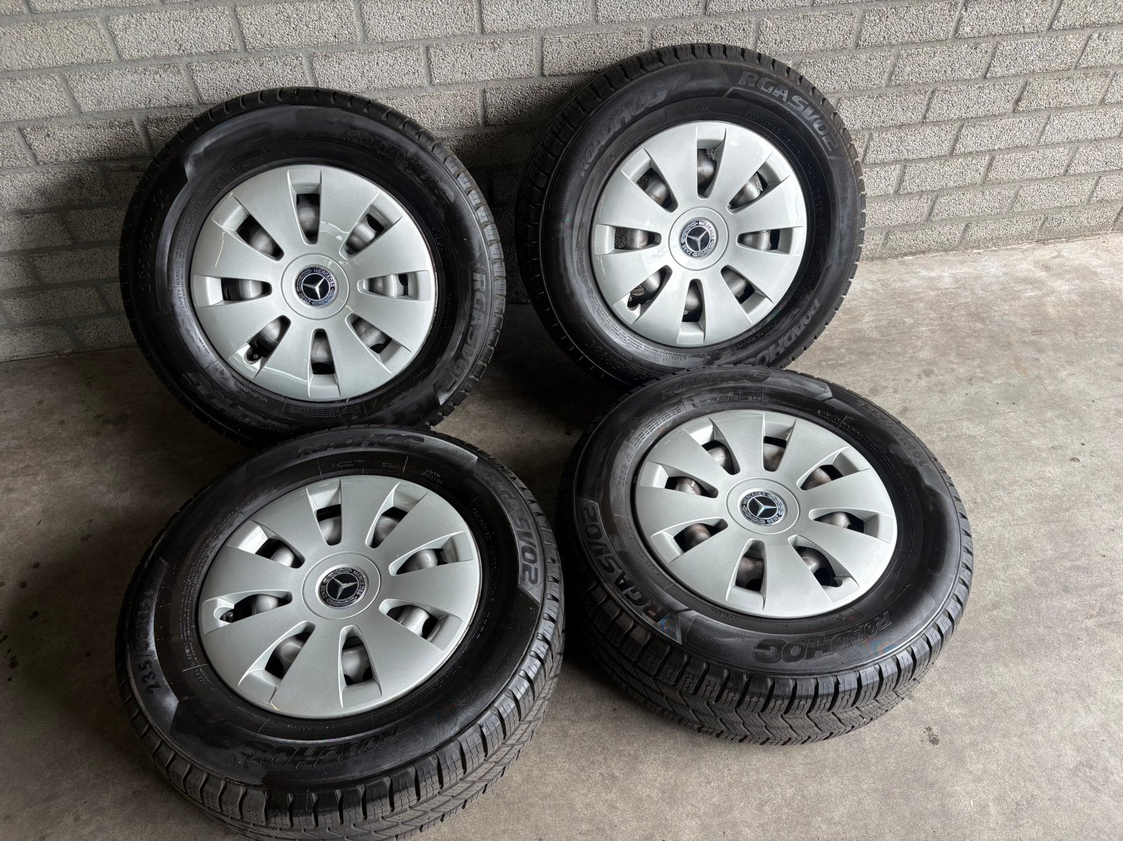 Set Mercedes Sprinter W907 W906 Velgen + 4-Seizoensbanden, Auto-onderdelen, Ophalen, Bestelwagen, Banden en Velgen, Winterbanden