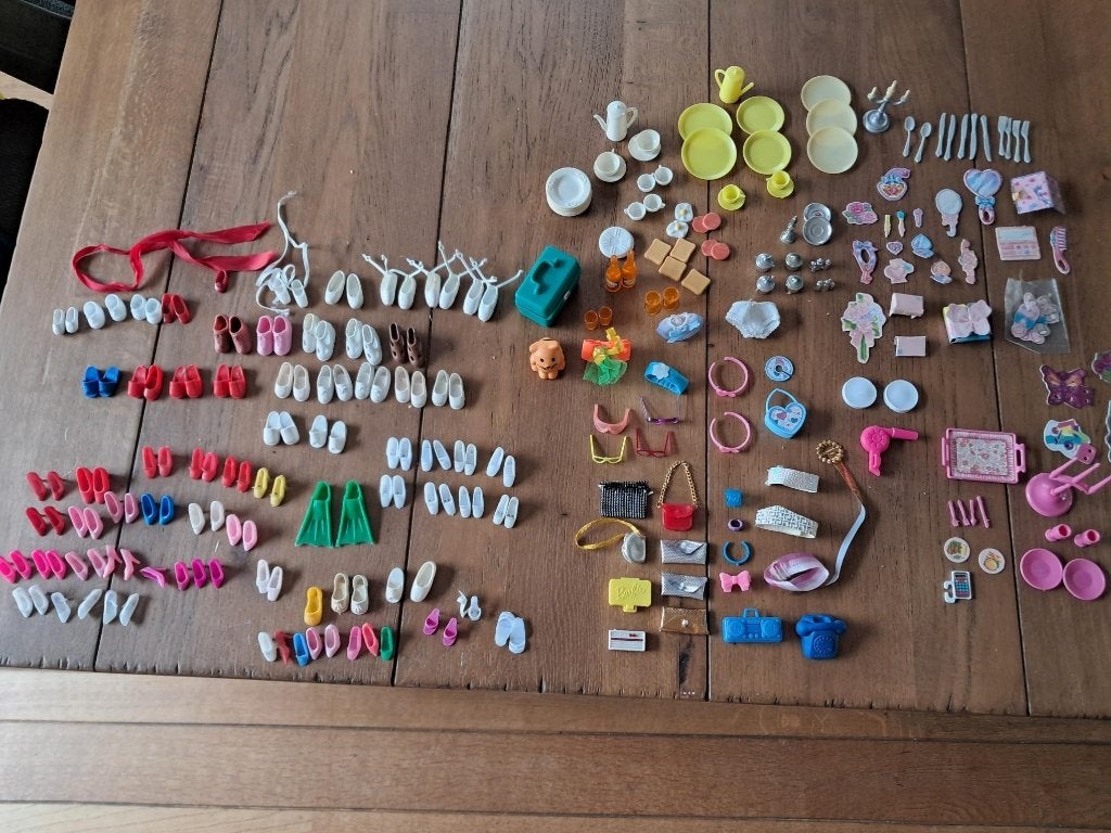 grote partij barbie accessoires schoenen servies tasjes bril, Verzamelen, Ophalen of Verzenden, Zo goed als nieuw, Accessoires
