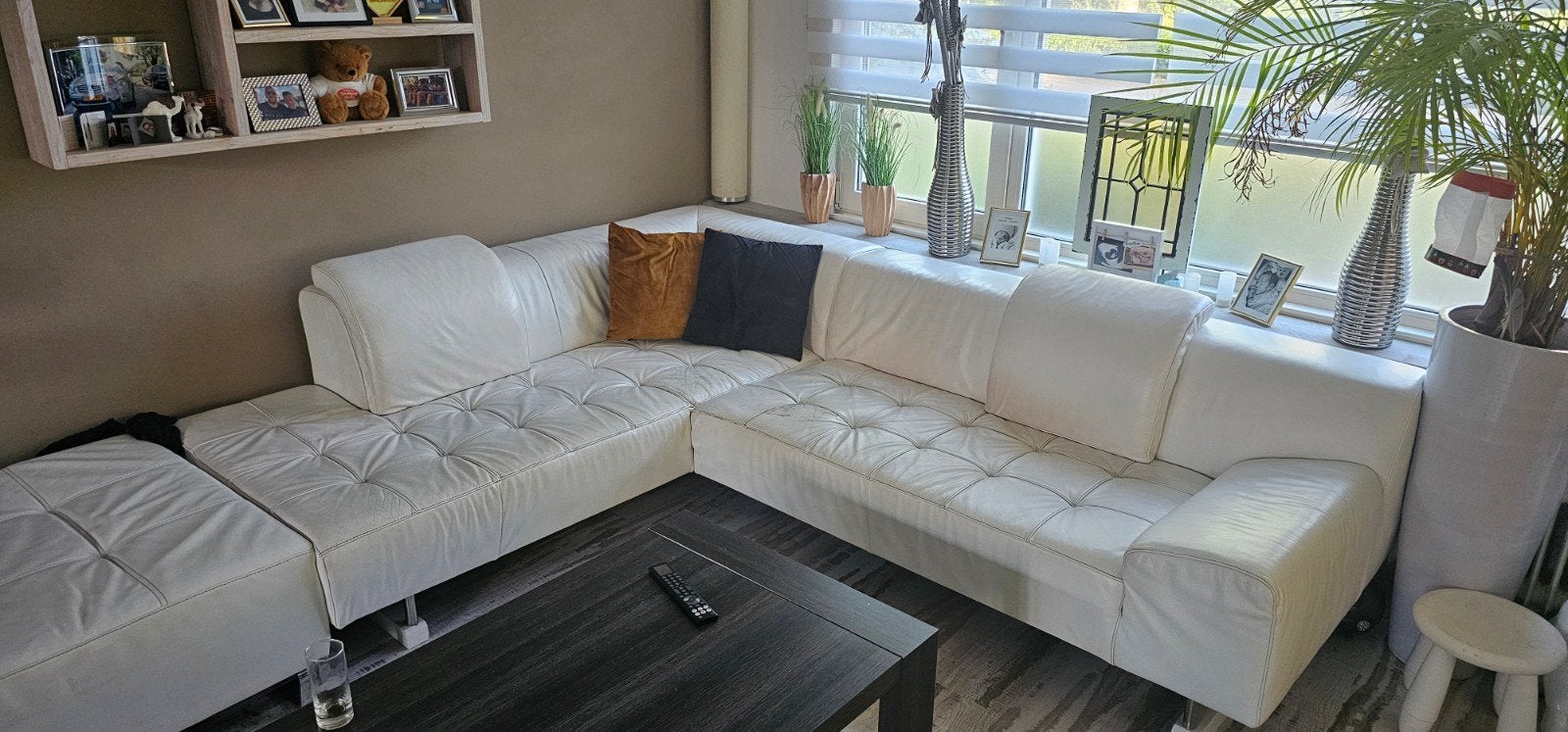 Hoekbank wit leer met hocker/salontafel, Gebruikt, Hoekbank, Leer, Ophalen of Verzenden