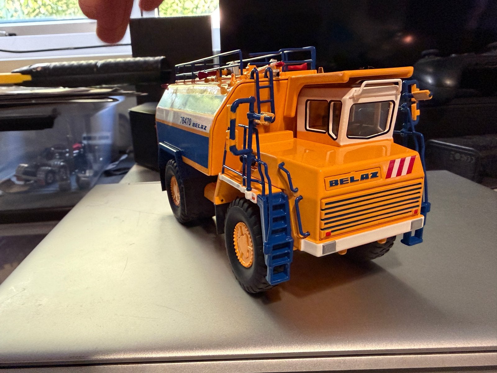 Diecast Masters Belaz 76470 Water Tank Truck 1:50 met doos, Ophalen of Verzenden, Bus of Vrachtwagen, Overige merken