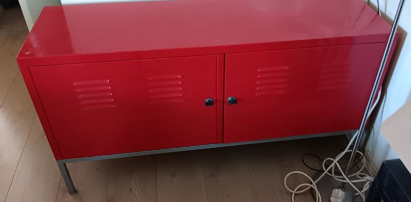 Metalen Ikea kast, rood, 120 cm breed 36 cm diep 62 cm hoog, Huis en Inrichting, Kasten | Lockerkasten, Ophalen, Gebruikt
