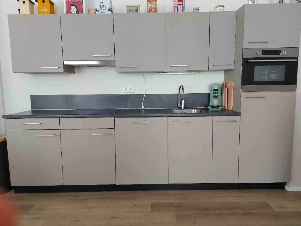 Keuken - gratis - Vlagtwedde, Huis en Inrichting, Keuken | Complete keukens, Gebruikt, Enkelwandige keuken, Grijs, Kunststof, Ophalen