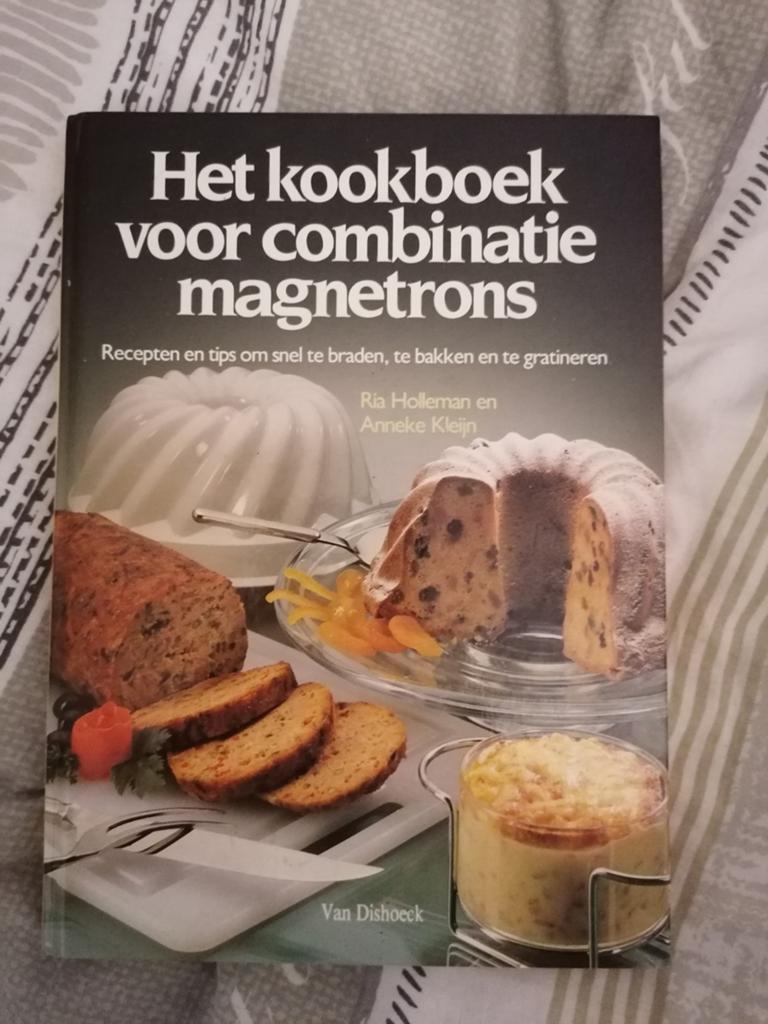 Het kookboek voor combinatie magnetrons, Gelezen, Ria Holleman en Annieke Klein, Ophalen of Verzenden, Hoofdgerechten