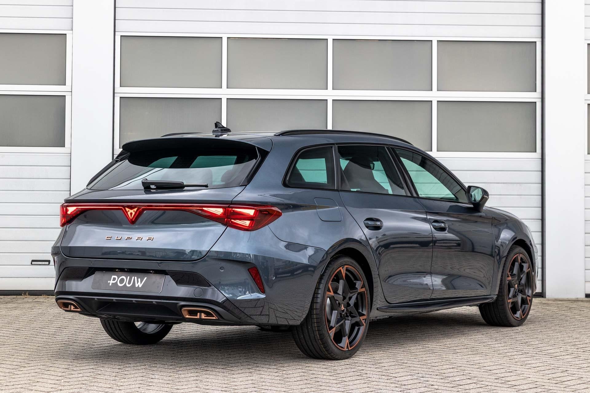 Foto 2 van CUPRA Leon Sportstourer 1.5 TSI e-Hybrid 272pk VZ Performanc