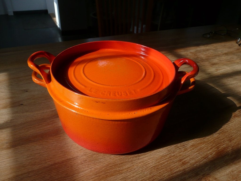 Le Creuset Doufeu maat 24, Huis en Inrichting, Keuken | Potten en Pannen, Gebruikt, Gietijzer, Ophalen of Verzenden, Keramische plaat