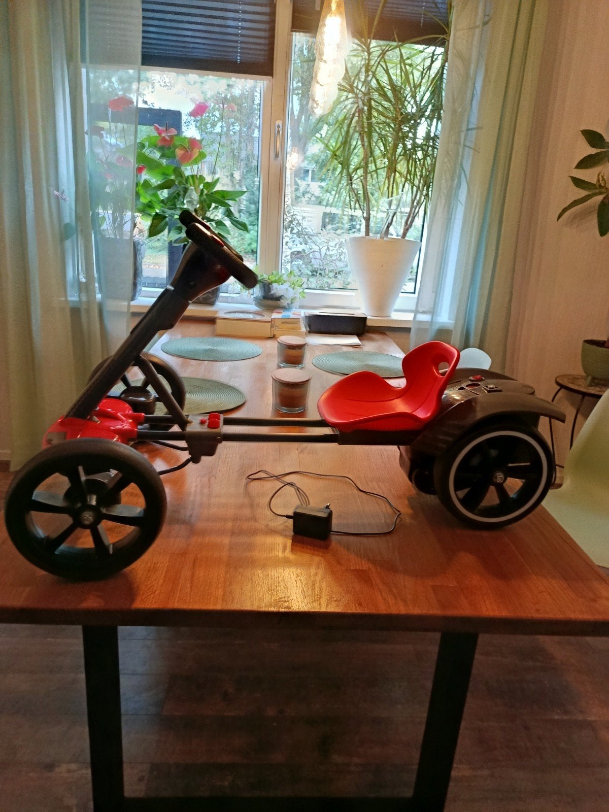 Nieuwe Go-Kart met oplaadkabel, Zo goed als nieuw