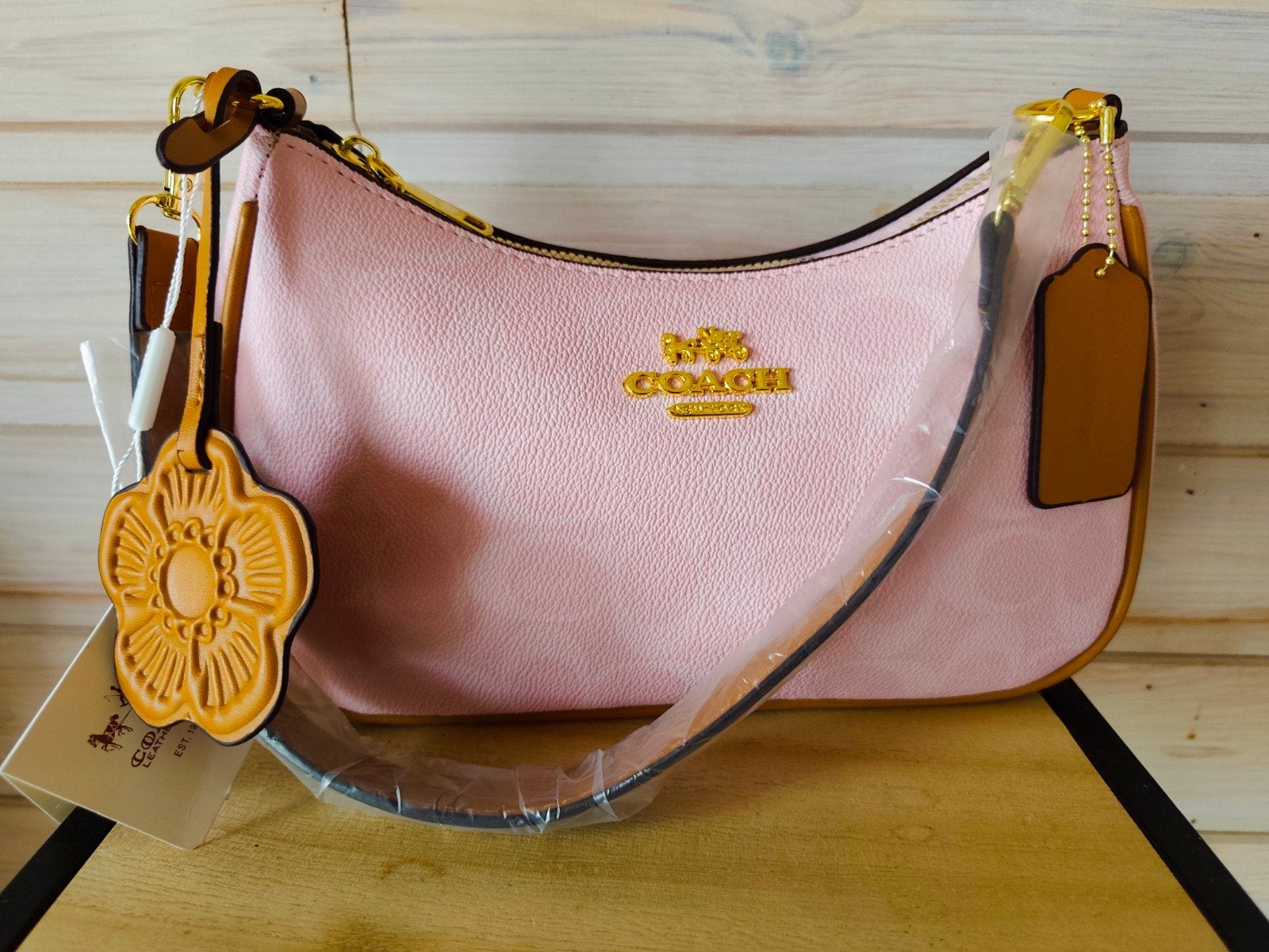 Coach Terry Schoudertas Roze met Flower Charm, Ophalen of Verzenden, Nieuw, Roze, Schoudertasje