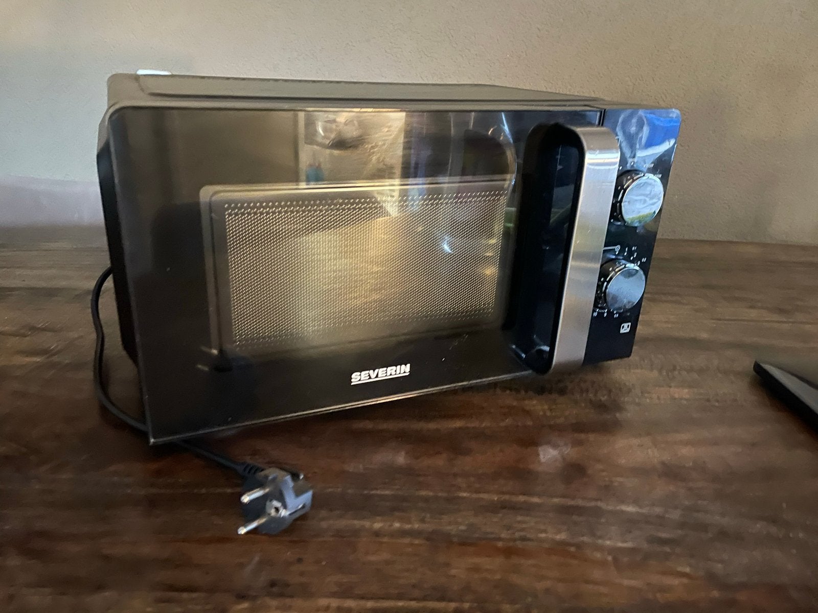 Severin Magnetron - Zwart, Compact en Gebruiksvriendelijk, Ophalen, Gebruikt, Minder dan 45 cm, Magnetron