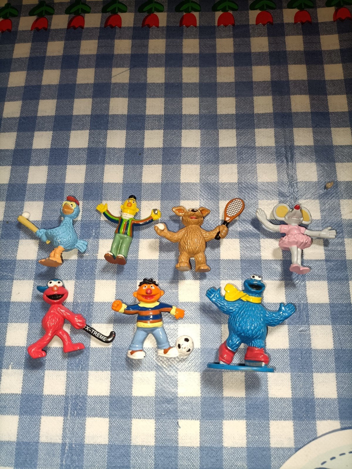 Sesamstraat poppetjes sport leuk voor op de taart, Ophalen of Verzenden, Zo goed als nieuw