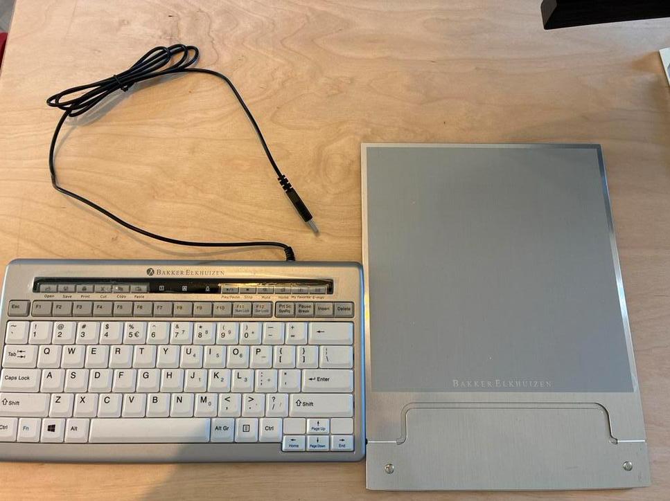 Bakker Elkhuizen toetsenbord en laptopstand, Computers en Software, Toetsenborden, Ergonomisch, Ophalen of Verzenden, Zo goed als nieuw