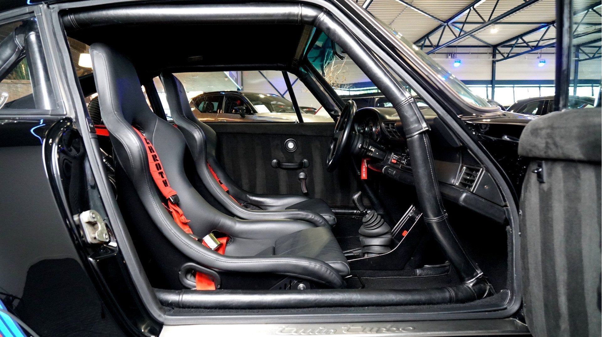 Porsche 911 3.5 Twin Turbo Outlaw Martini Racing – 500 pk, Auto's, Oldtimers, Lederen bekleding, Achterwielaandrijving, Zwart