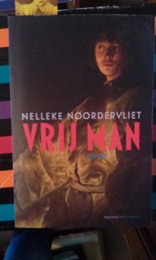 Boek - 94 - Vrij Man - Nelleke Noordervliet, Ophalen of Verzenden, Zo goed als nieuw