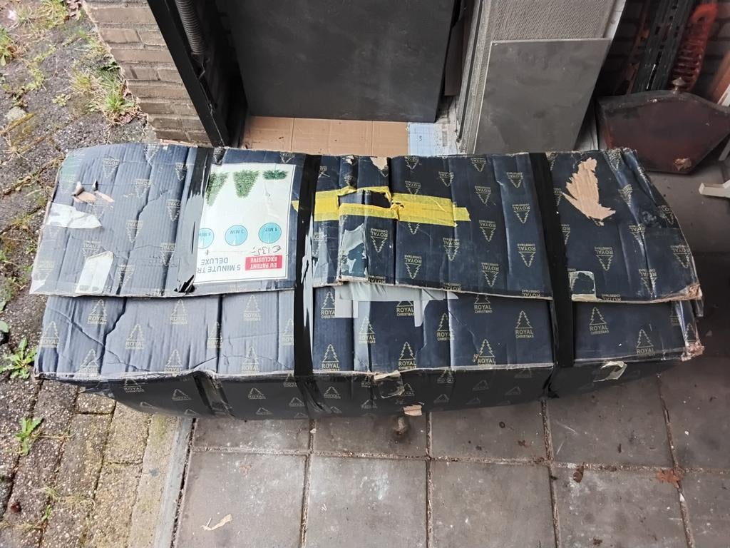 Gratis Kunstkerstboom. In doos., Ophalen