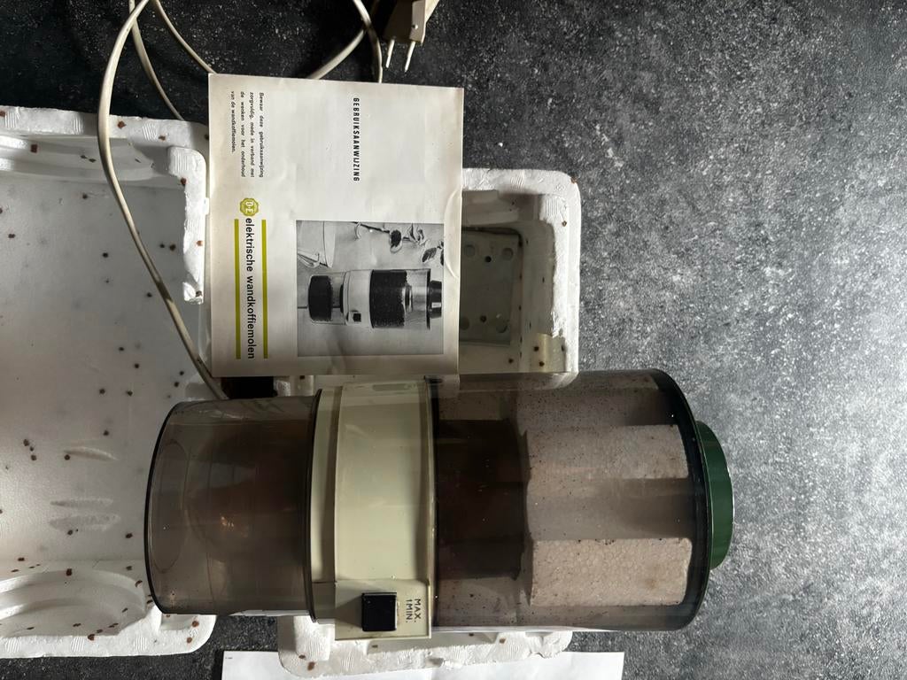 Vintage Douwe Egberts elektrische wandkoffiemolen, Ophalen, Gebruikt, Overige modellen, Koffiebonen