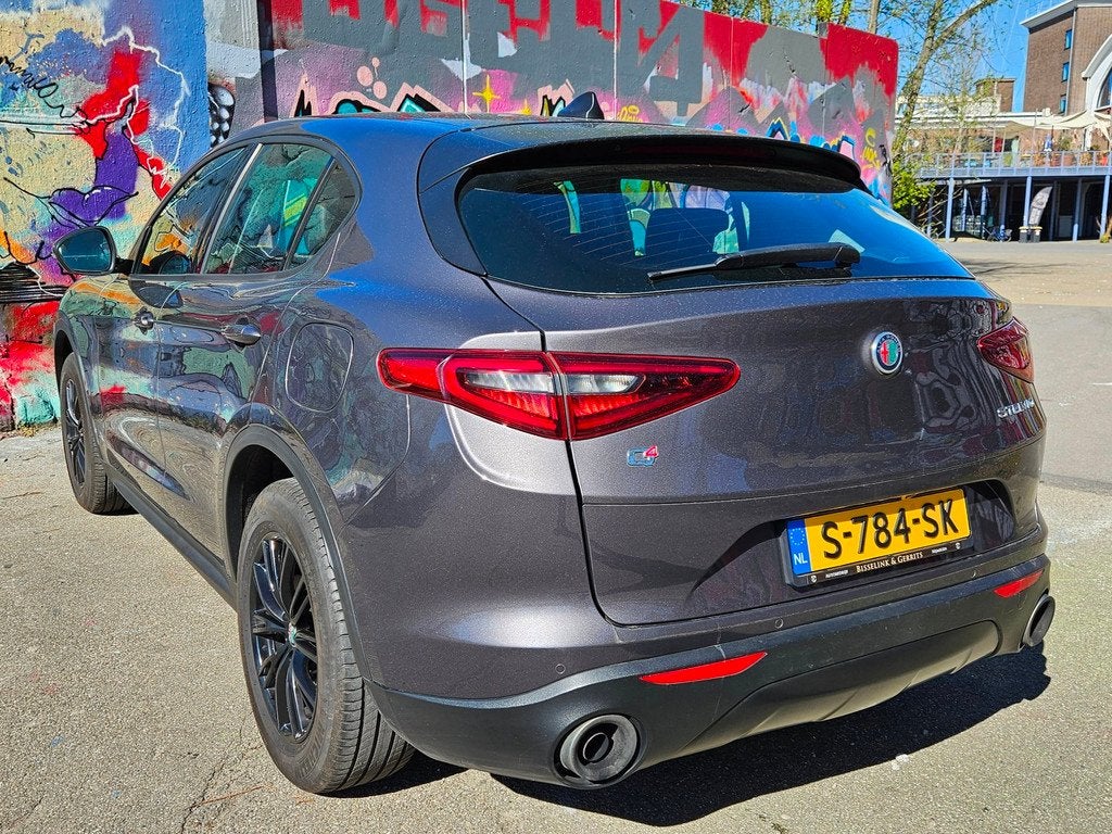 Alfa Romeo Stelvio 2.0 T AWD 280PK / ACC / PANO, 4 cilinders, Leder, Bedrijf, 93 €/maand