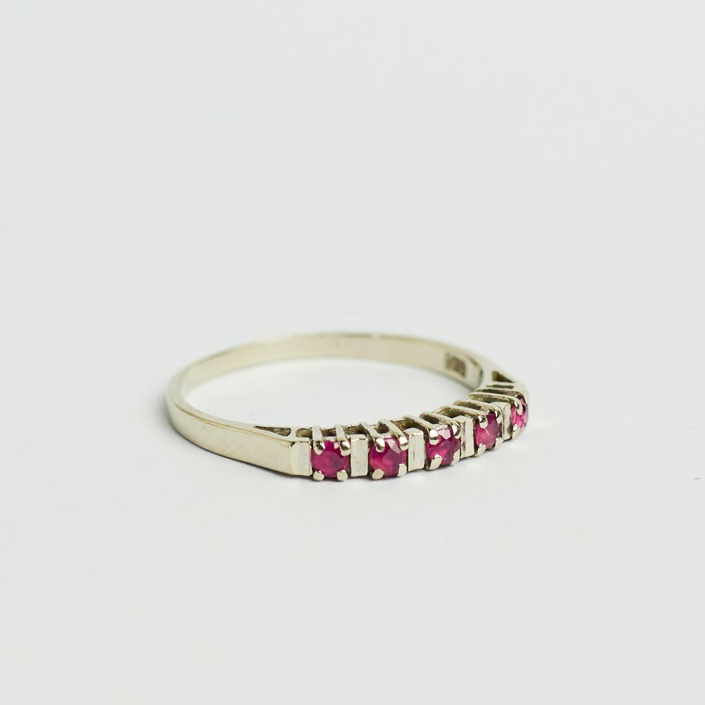 Vintage gouden ring 14 karaat robijn witgoud rijring, Sieraden, Tassen en Uiterlijk, Ringen, Zo goed als nieuw, Dame, 17 tot 18