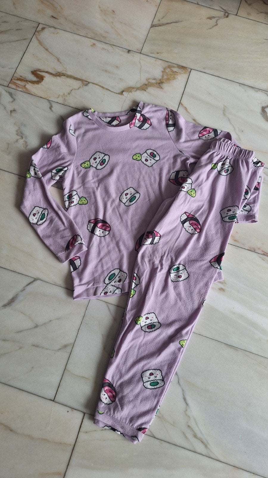 Primark Lila Pyjama met Sushi Print - Maat 34-36 (XS), Kleding | Dames, Primark, Ophalen of Verzenden, Gedragen, Maat 34 (XS) of kleiner