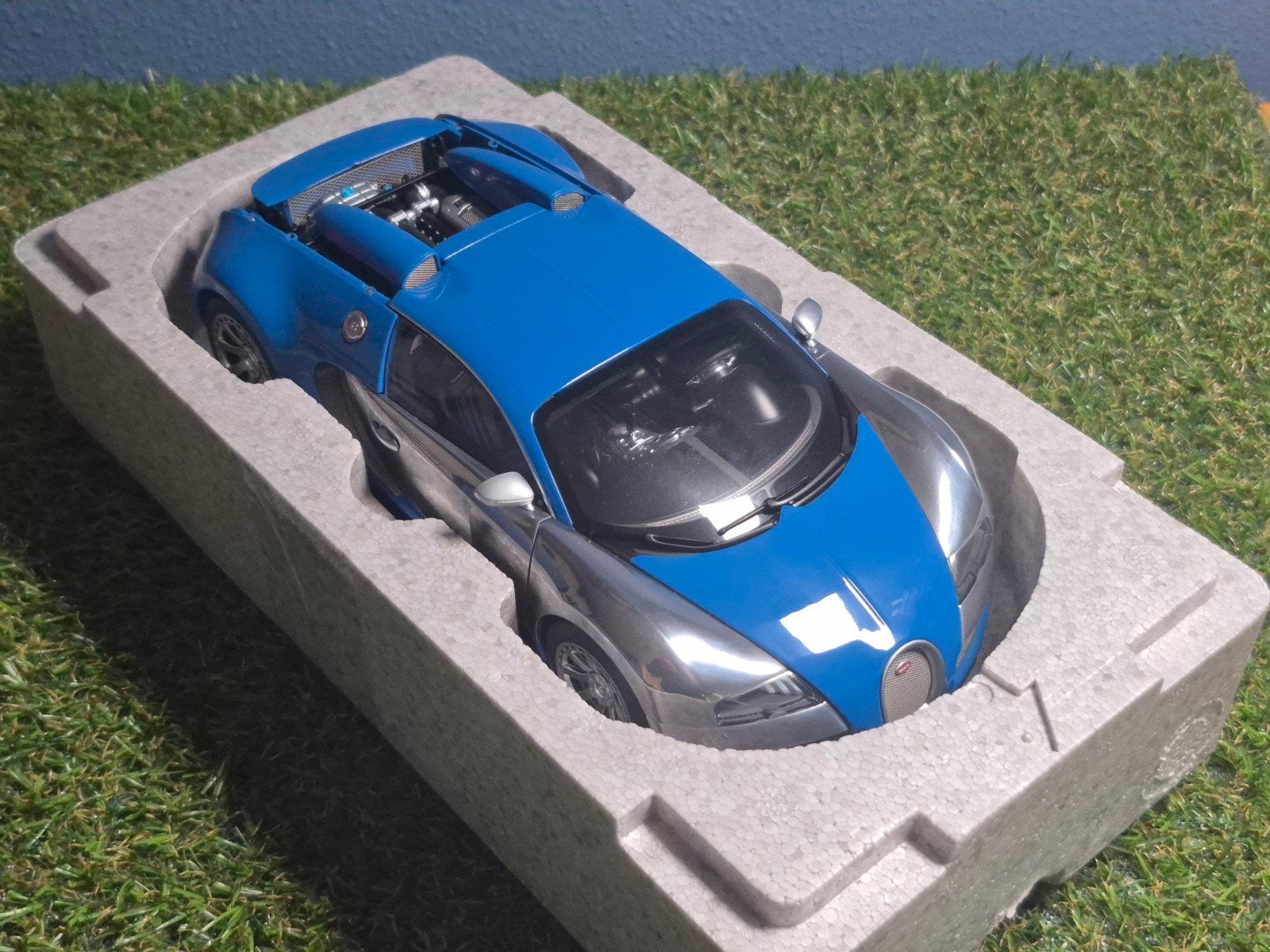 Autoart Bugatti Veyron L'Edition Centenaire 1:18, Ophalen of Verzenden, Zo goed als nieuw, Auto, Autoart