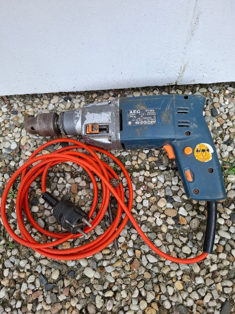 AEG Klopboormachine met nieuw snoer, Boormachine, Gebruikt, Ophalen of Verzenden, Klopboormechanisme