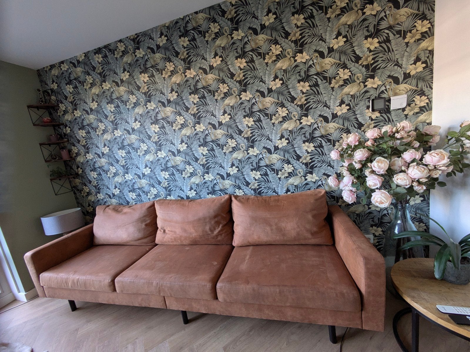 Zo goed als nieuwe cognackleurige bank - 280 cm breed, Ophalen, 250 tot 300 cm, Minder dan 75 cm, Zo goed als nieuw