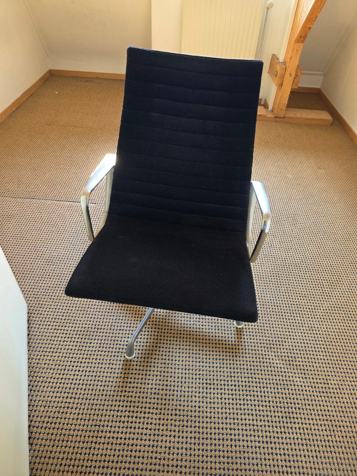 Herman Miller EA108 Bureaustoel - Zwart, Ophalen, Gebruikt, Zwart, Stof