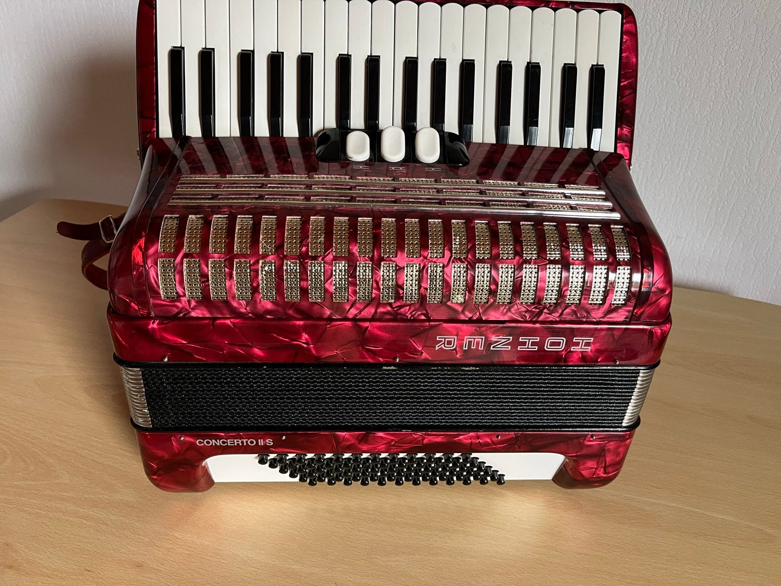 Hohner Concerto II N Accordeon - Rood, 72-bas, met koffer, Muziek en Instrumenten, Accordeons, Gebruikt, 72-bas, Met koffer, Hohner