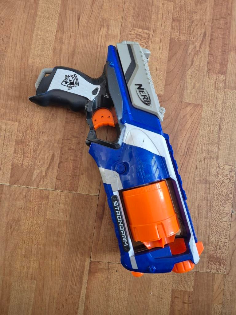 Nerf Strongarm pistool, Kinderen en Baby's, Speelgoed | Buiten | Actiespeelgoed, Ophalen of Verzenden, Zo goed als nieuw