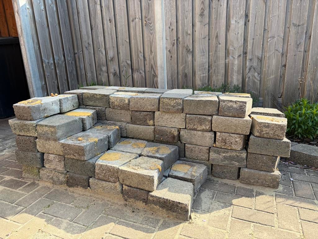 Gratis Tuintegels - 150stuks, Tuin en Terras, Tegels en Klinkers, Ophalen, Zo goed als nieuw, Beton, Terrastegels