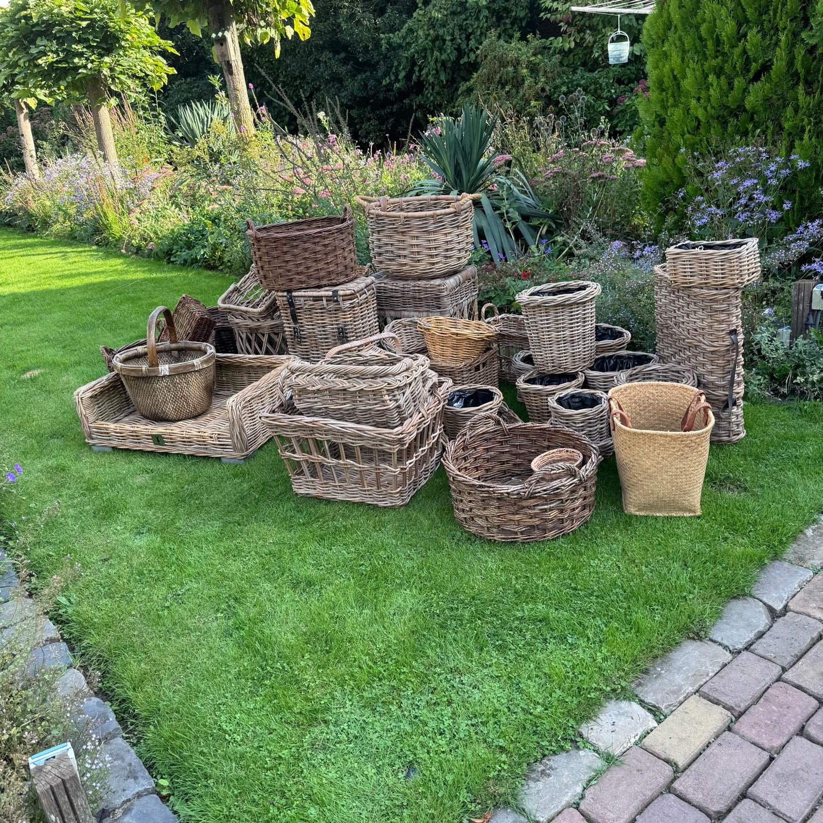 Grote collectie rieten manden en schalen, Huis en Inrichting, Ophalen, Gebruikt, Gevlochten, Riet