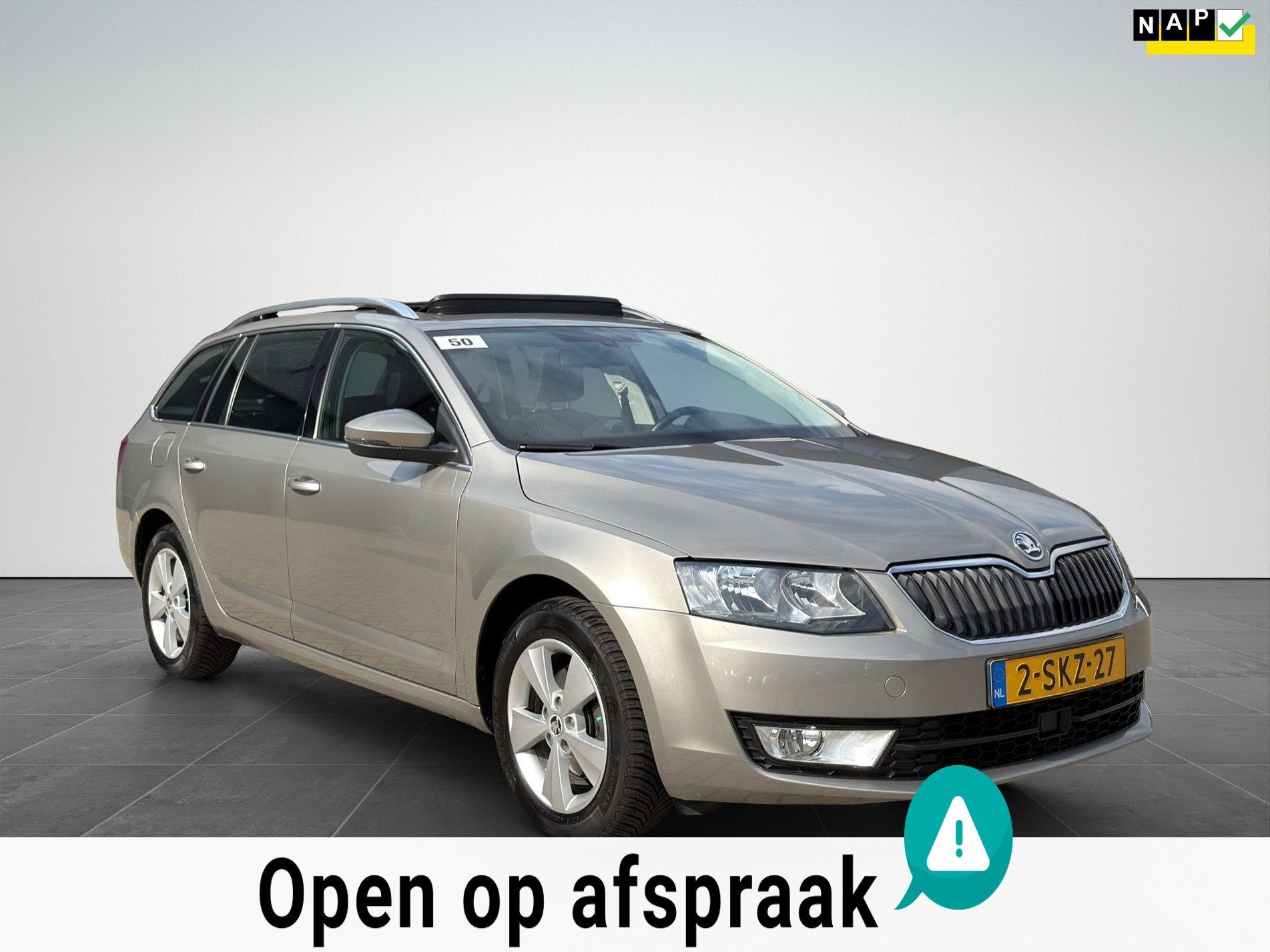 Skoda Octavia Combi 1.2 TSI Greentech DSG|Panoramadak|NAP, Gebruikt, 4 cilinders, Leder en Stof, Origineel Nederlands