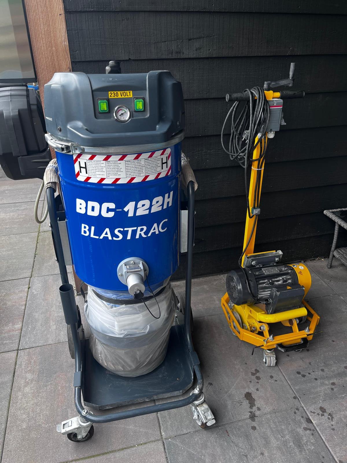 Vloerverwarming freesmachine met stof afzuiging compleet, Doe-het-zelf en Verbouw, Gereedschap | Freesmachines, Ophalen, Zo goed als nieuw