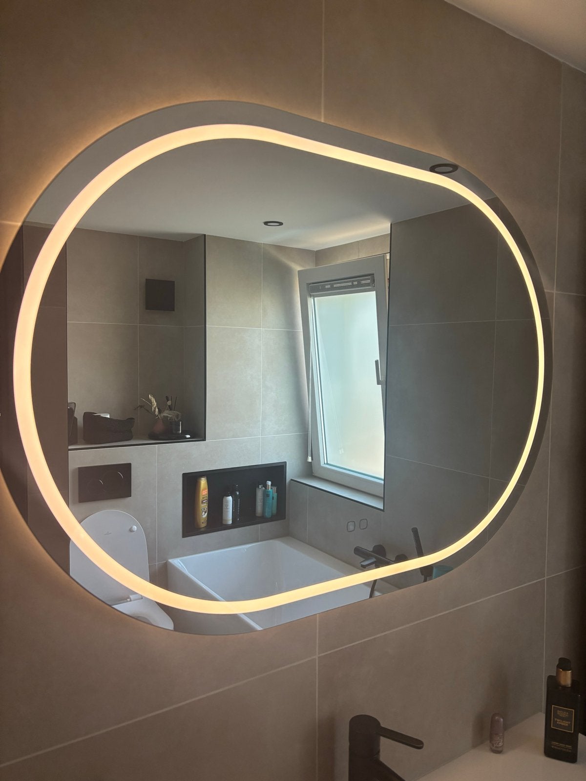Ovale badkamerspiegel Hipp Phantom LED verlichting, Huis en Inrichting, Ophalen, 100 tot 150 cm, Zo goed als nieuw, 75 tot 100 cm