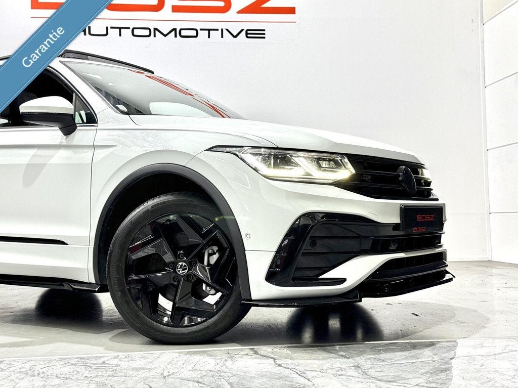 Volkswagen Tiguan 1.4 TSI eHybrid R-Line PANO TREKHAAK HDUP, 1716 kg, Zwart, 4 cilinders, Met garantie (alle)