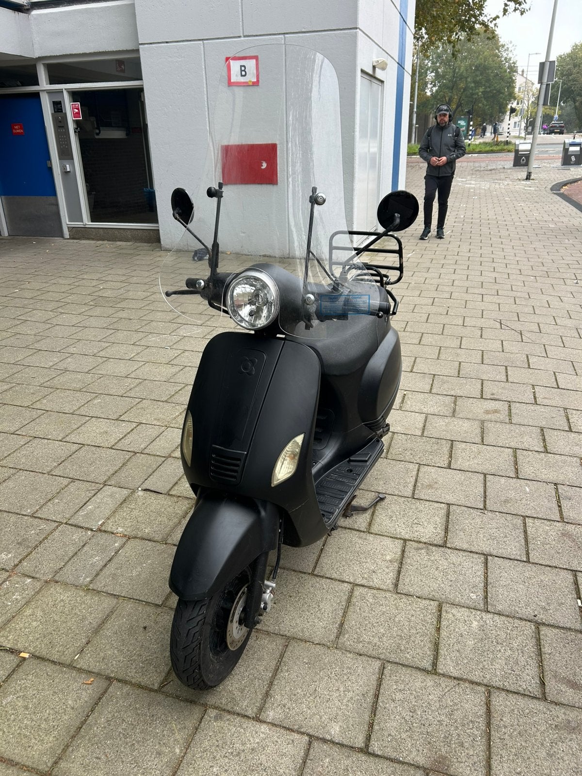 AGM Scooter - Mat Zwart met Windscherm , blauwe kenteken, Ophalen, Gebruikt, Benzine, Overige merken