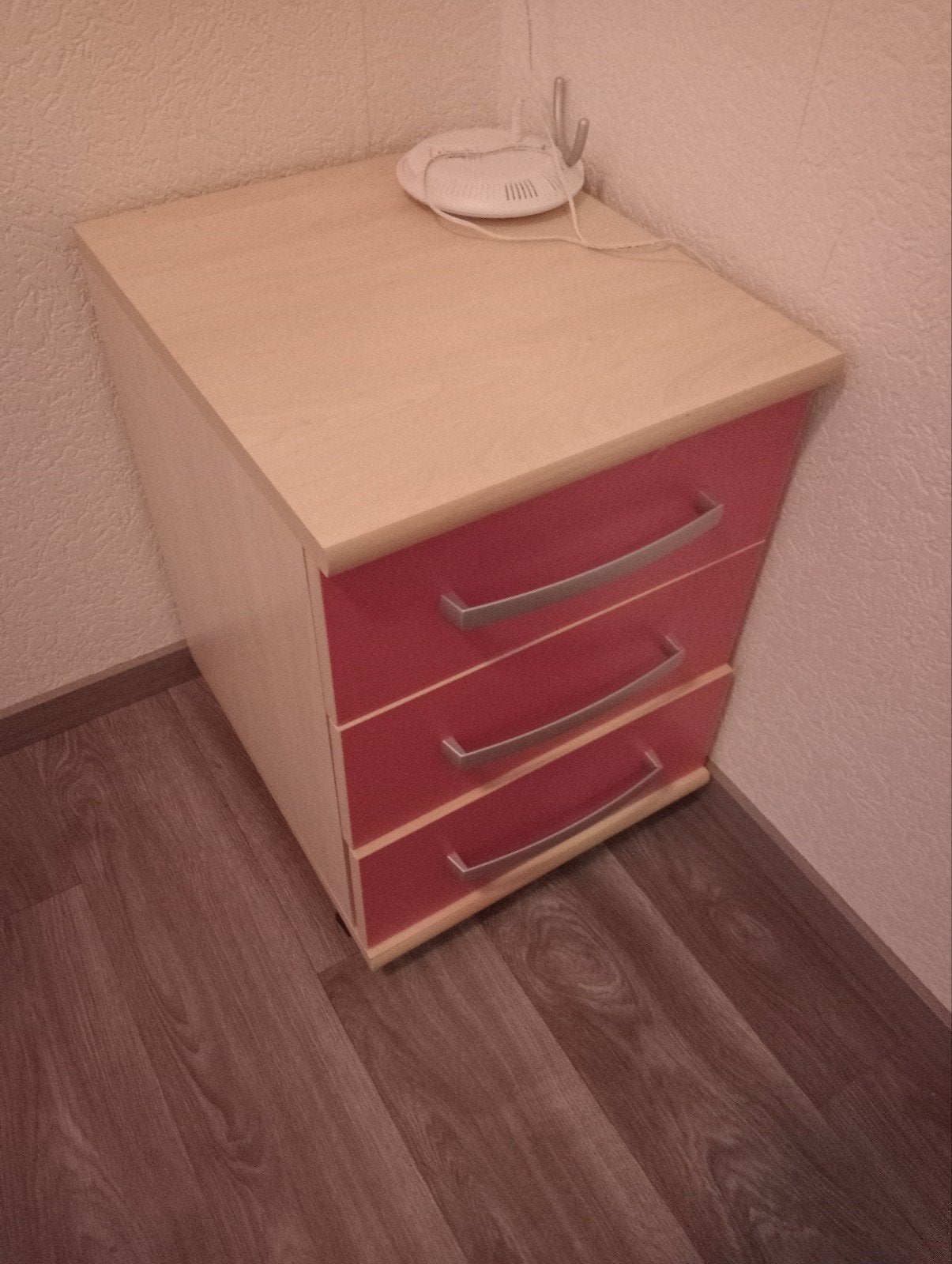 Ladeblokje op wieltjes met 3 roze laden (40x50x60 cm), Ophalen